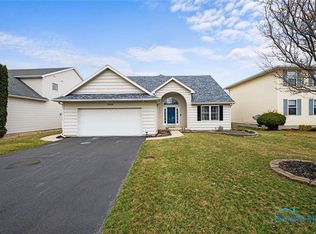 7066 Twin Lakes Rd, Perrysburg, OH 43551