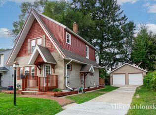 465 Kenwood St NE, Grand Rapids, MI 49505