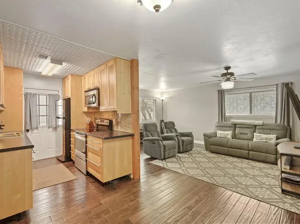 9516 Emerald Park Dr APT 4, Elk Grove, CA 95624