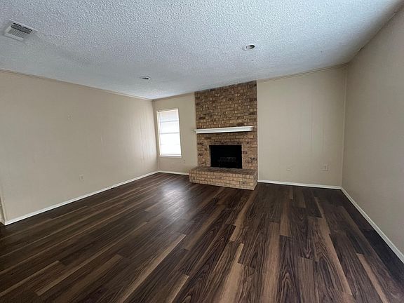 4th image of 1217 Parkway Ct