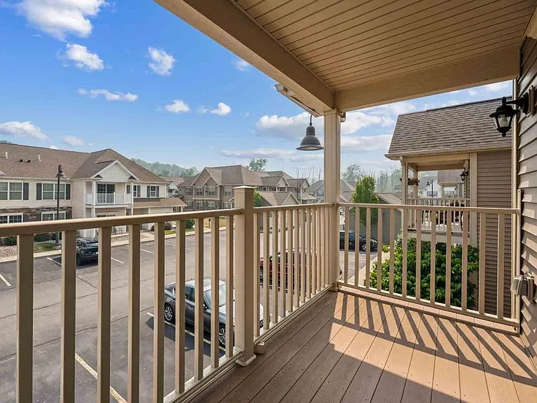 Auburn Creek Apartment Homes — Photo 16