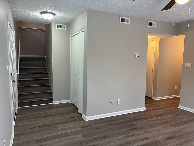 1000 Mount Holly Huntersville Rd #B — Photo 6