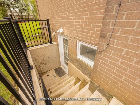 18 Ridgehill Dr #Basement, Brampton, ON L6Y 2C4