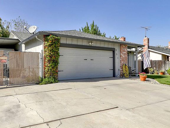 2nd image of 951 Tarrogana Dr