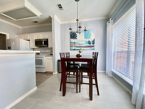 5th image of 2472 Southcourt Cir