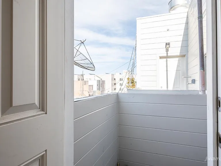 537 Valencia St #4 — Photo 17