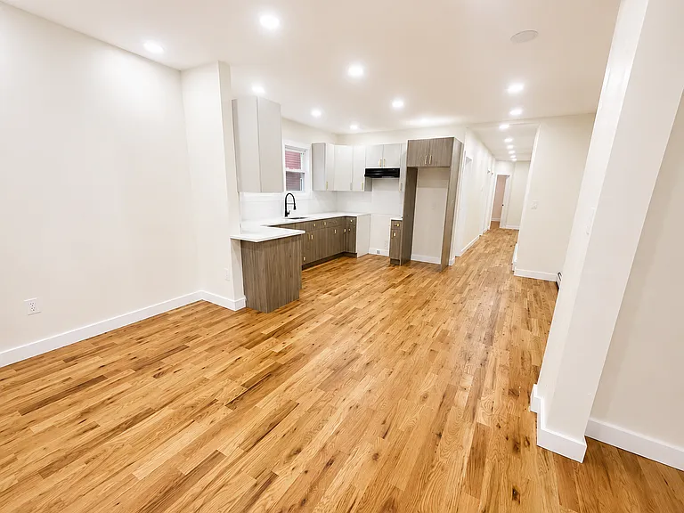 207-209 Hansbury Ave #B — Photo 6
