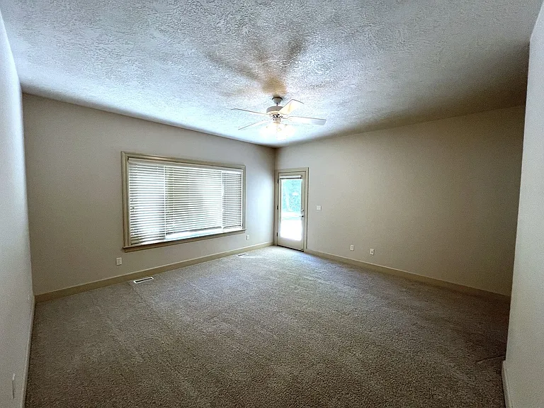 811 E Knoll Ct — Photo 21