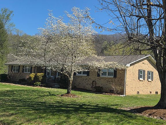 4th image of 906 Riverside Cir