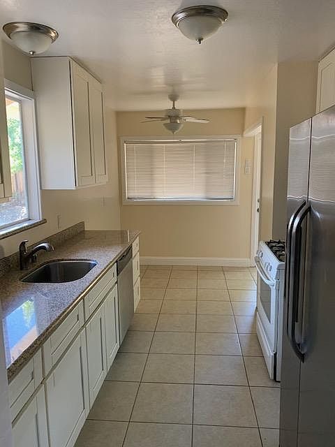 2nd image of 1936 Rose Ln
