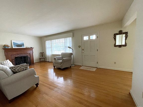 3rd image of 306 Vaden Dr