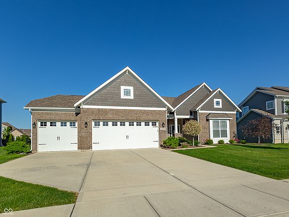 3rd image of 4270 Fox Hunt Dr