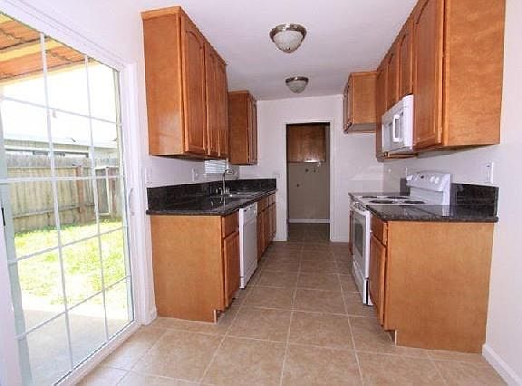 3rd image of 7700 Loucreta Drive