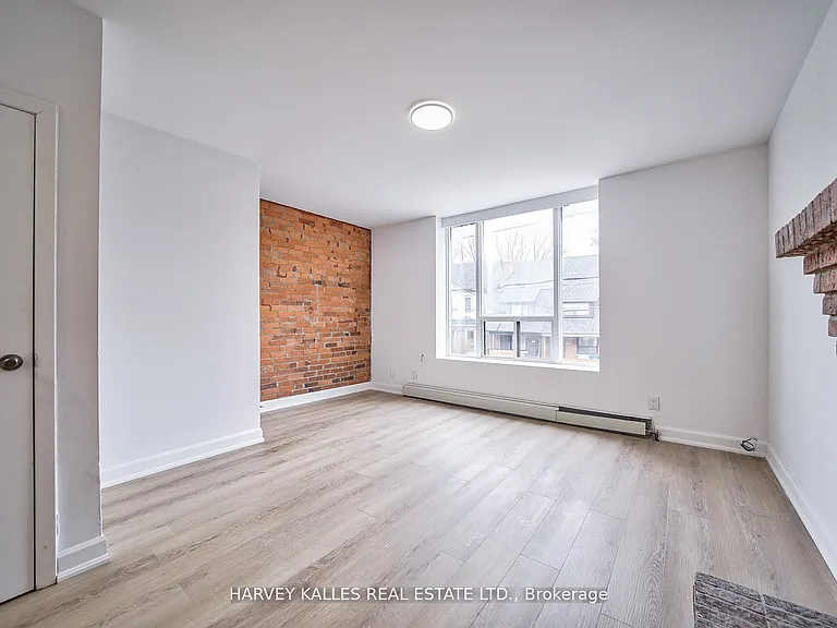 1046 Bathurst St #1 — Photo 7