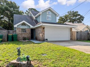 68 9th St, Shalimar, FL 32579