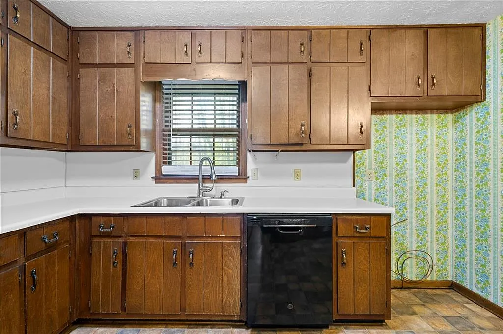 3 bed, 2.0 bath, 1422 sqft, $1,750 — Photo 3
