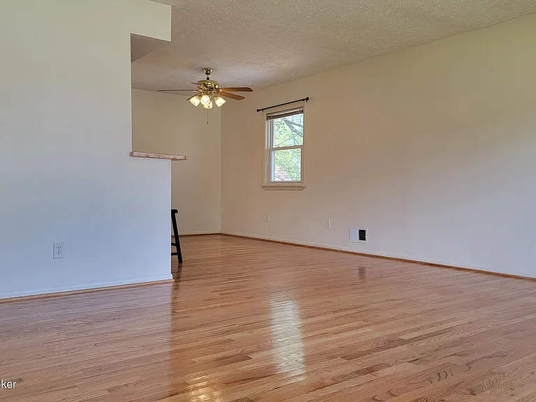 11616 Maple Way — Photo 5