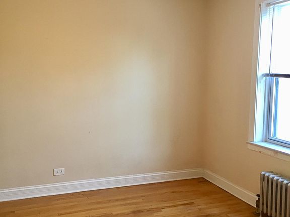 2nd image of 6237 N Lakewood Ave #A3