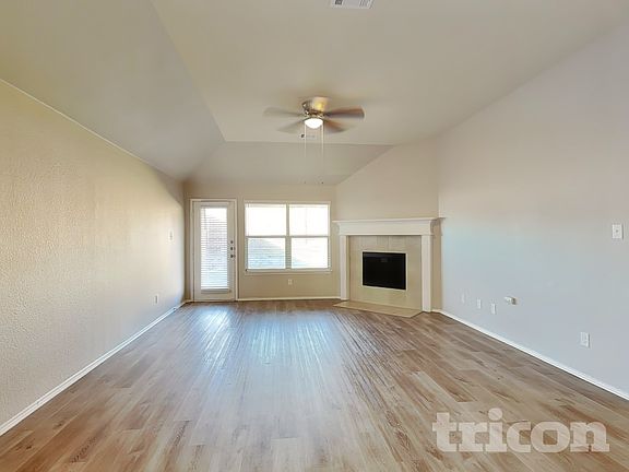 2nd image of 936 Deer Valley Dr