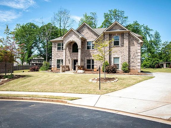 2nd image of 2932 NE Ash Grove Dr