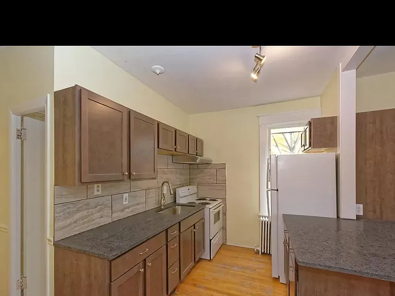 876 Warren St #2 — Photo 3