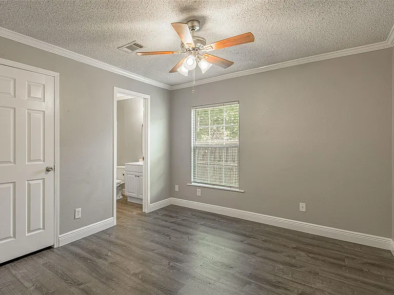 164 Varsity Dr — Photo 23