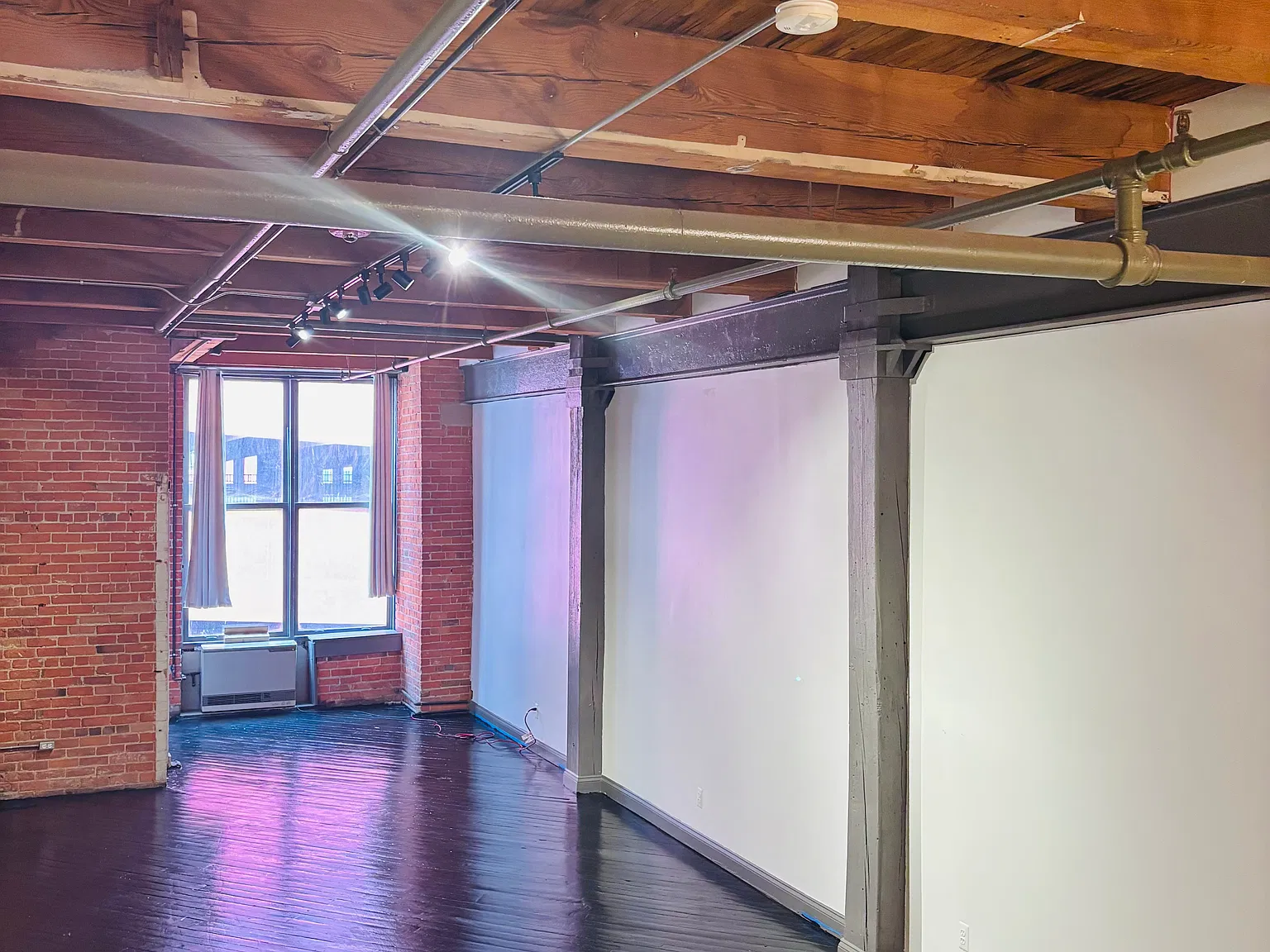 735 Beaubien St — Photo 2