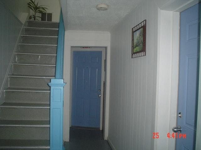 apt. entrance-hallway