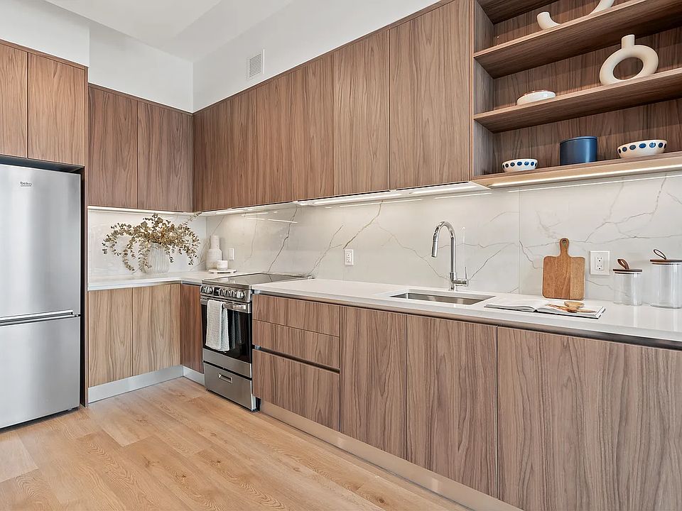 1st image of 50 E 10th St #421