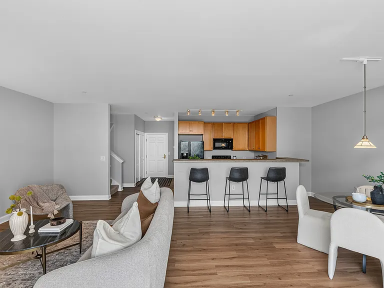 1920 N Farwell Ave #403 — Photo 10