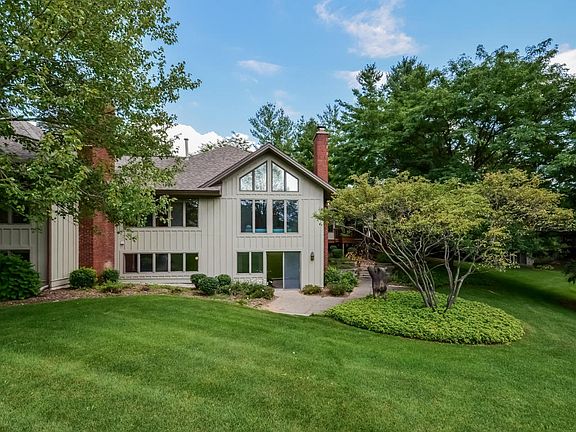 3rd image of 3578 Charlevoix Dr SE