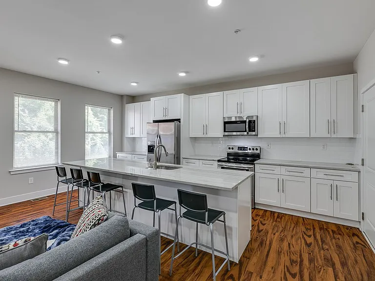 549 Armstrong St #101 — Photo 2