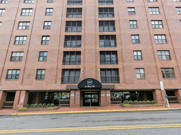 12 Bond Street #5E, Great Neck, NY 11021