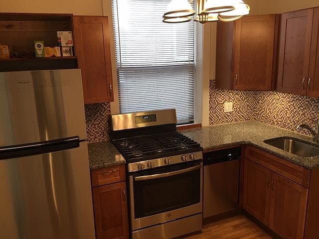 1st image of 4020 N Clarendon Ave APT 2R