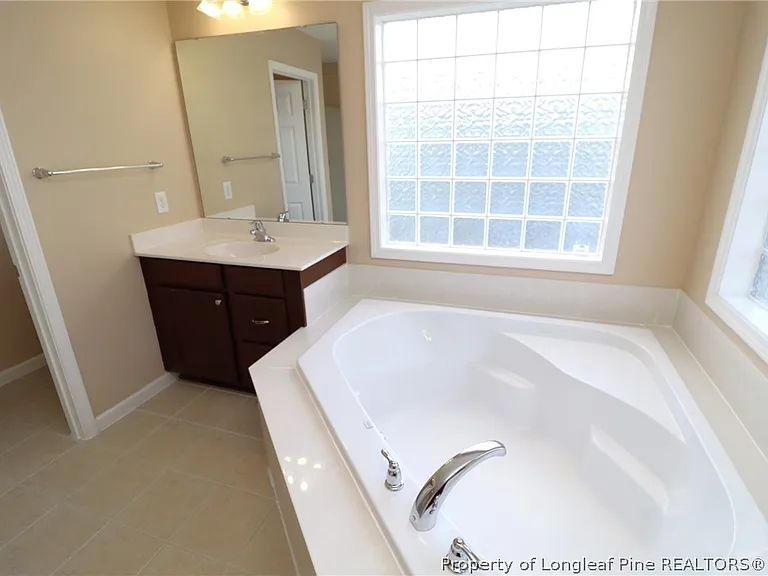 1015 Katie Ln — Photo 35