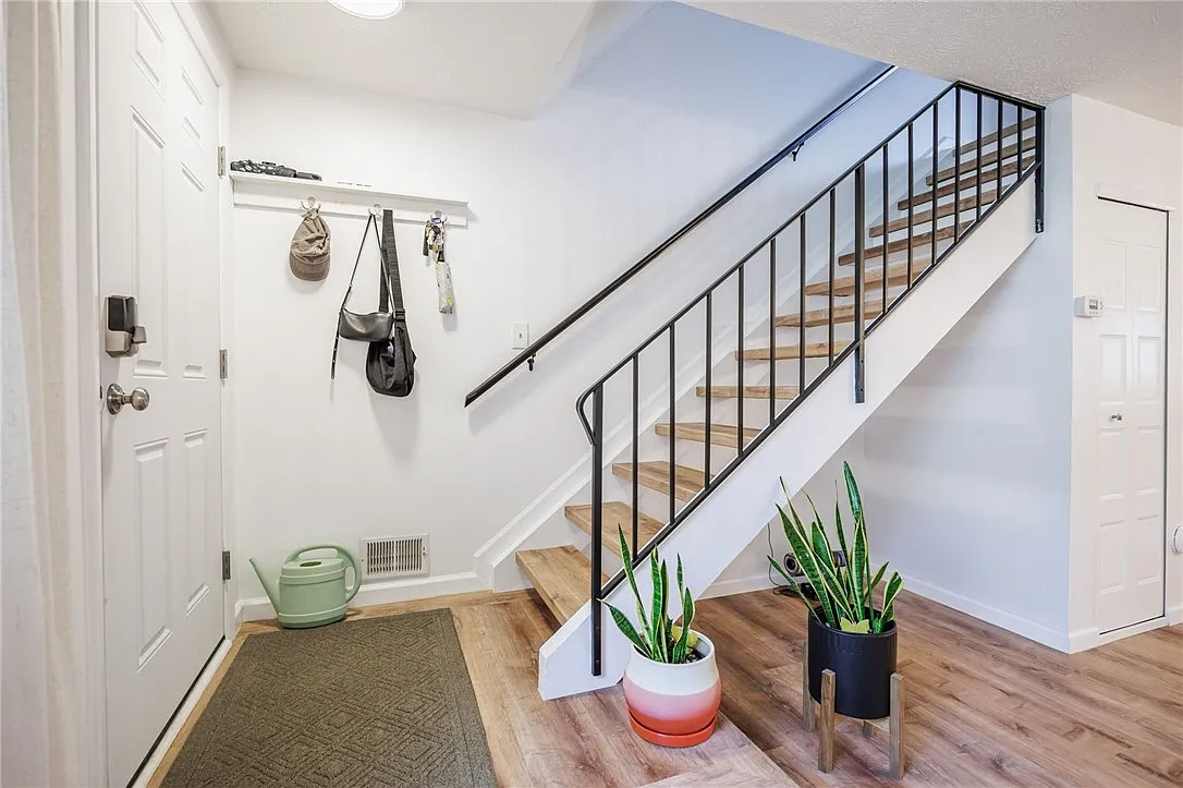 2 bed, 1.5 bath, 968 sqft, $2,100 — Photo 3
