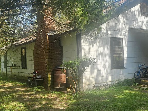 2nd image of 1104 Leslie Lewis Rd
