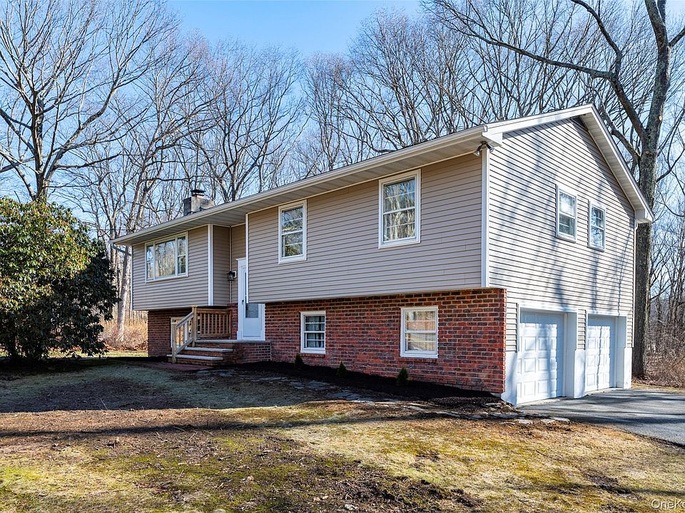 1st image of 12 Blueberry Lane