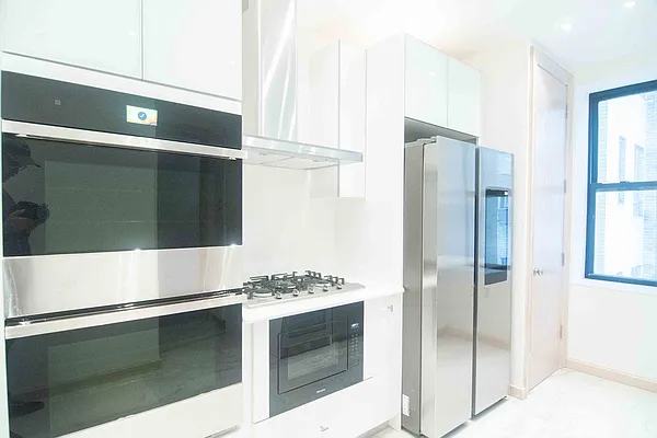 Rented by WAM Partners - William Moses Co. | media 7