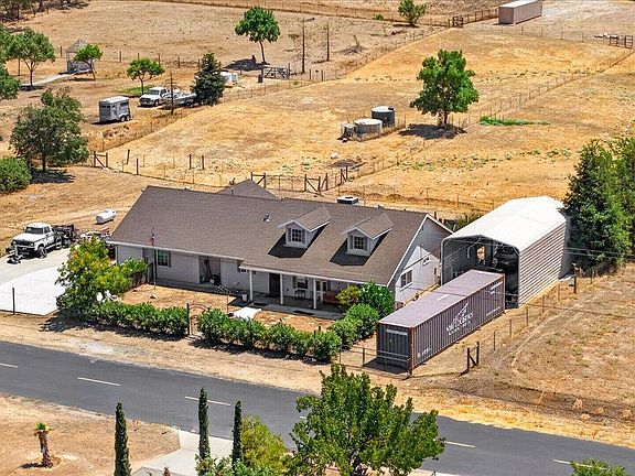 2nd image of 36692 Blanca Ave