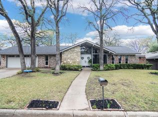 820 Wheelwood Dr, Hurst, TX 76053