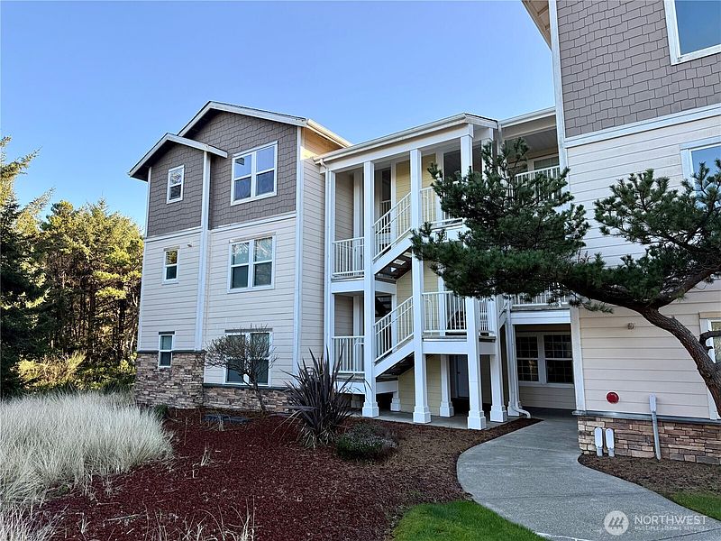 5th image of 1600 W Ocean Avenue #1311