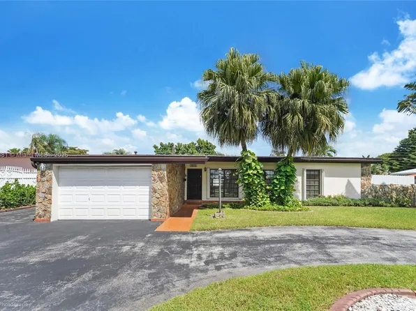 1015 W 64th St, Hialeah, FL 33012