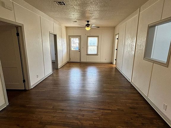 3rd image of 1100 W Wade St