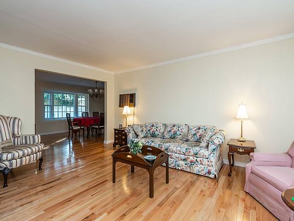 4th image of 104 Walsh Ln