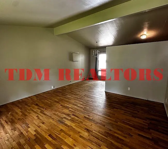 3737 Lynn St — Photo 3