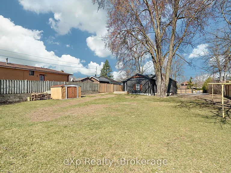 236 Sydenham St — Photo 39