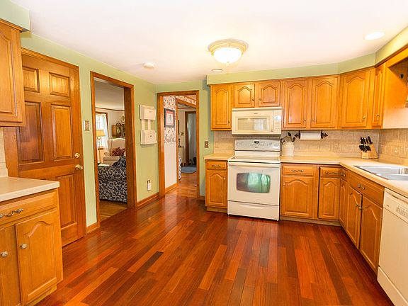 2nd image of 80 Endicott Dr
