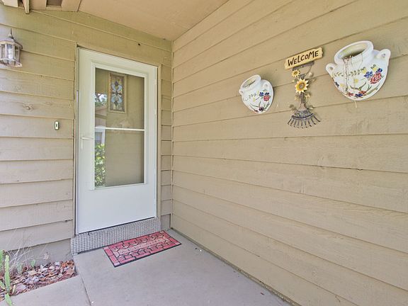 3rd image of 210 Pembrook Pl