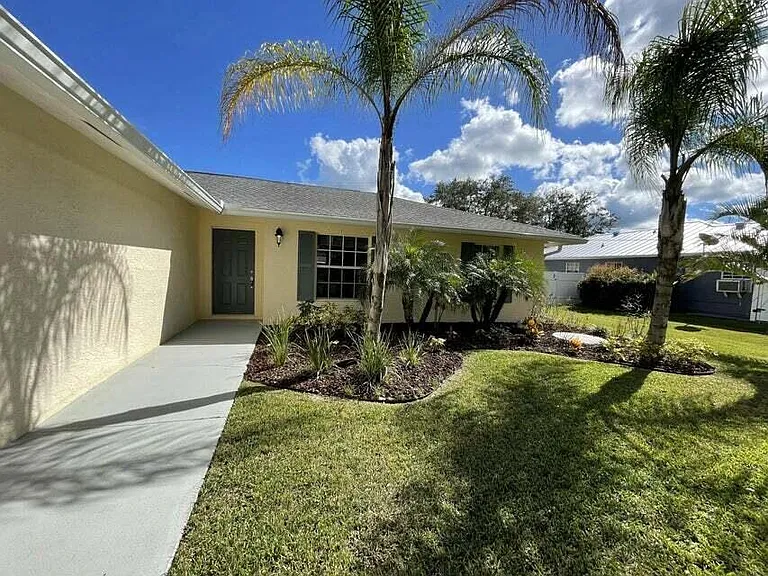 3661 SW Camastro St — Photo 2